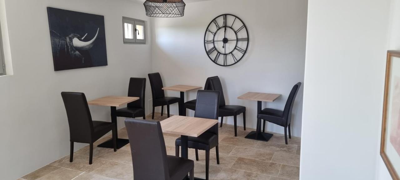 Le Petit Eden Saint-Quentin-la-Poterie Exterior foto