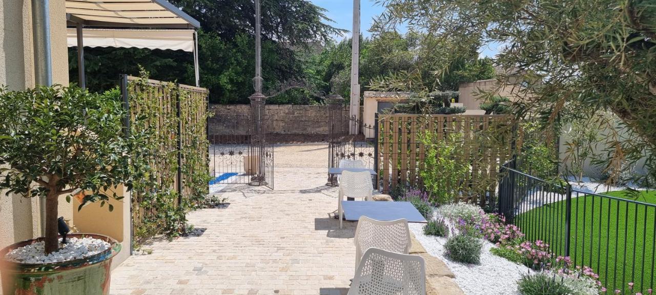 Le Petit Eden Saint-Quentin-la-Poterie Exterior foto